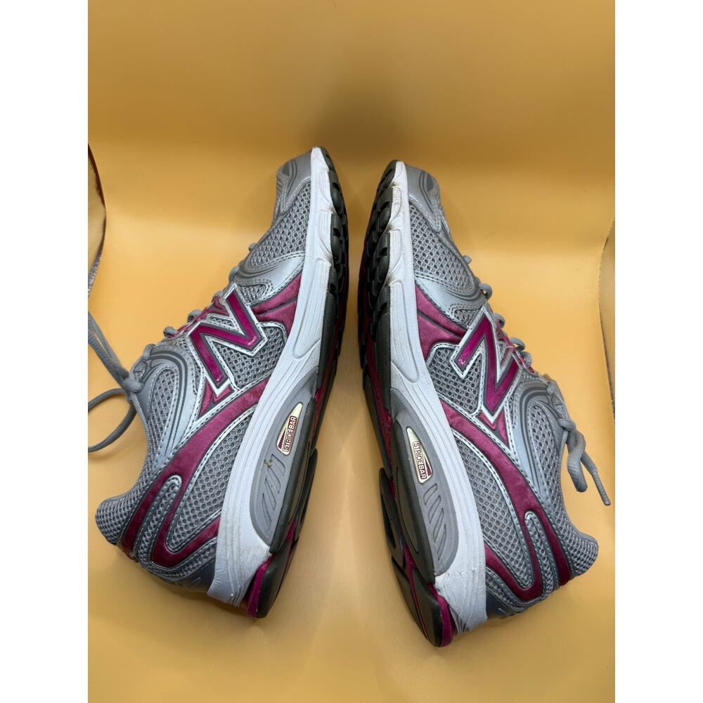 New Balance 860 Susan B Koman Breast Cancer Special Edition Size 10w - Picture 3 of 6
